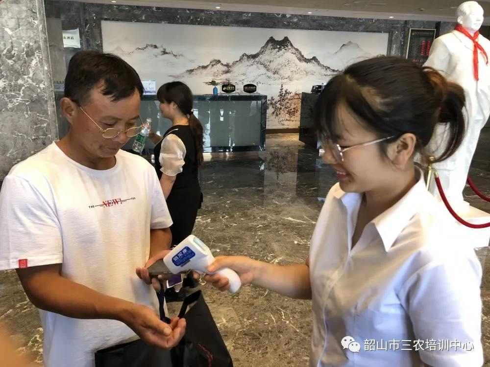 培育新型職業(yè)農(nóng)民 助推鄉(xiāng)村振興——寧鄉(xiāng)市農(nóng)廣校在我中心開展新型職業(yè)農(nóng)民培育水果專題班(圖4) 培育新型職業(yè)農(nóng)民 助推鄉(xiāng)村振興——寧鄉(xiāng)市農(nóng)廣校在我中心開展新型職業(yè)農(nóng)民培育水果專題班(圖4)