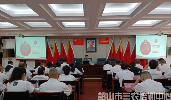 吐魯番市非公有制企業(yè)黨組織書記和黨建指導員示范培訓班在韶山開展學習培訓活動(圖6) 吐魯番市非公有制企業(yè)黨組織書記和黨建指導員示范培訓班在韶山開展學習培訓活動(圖6)