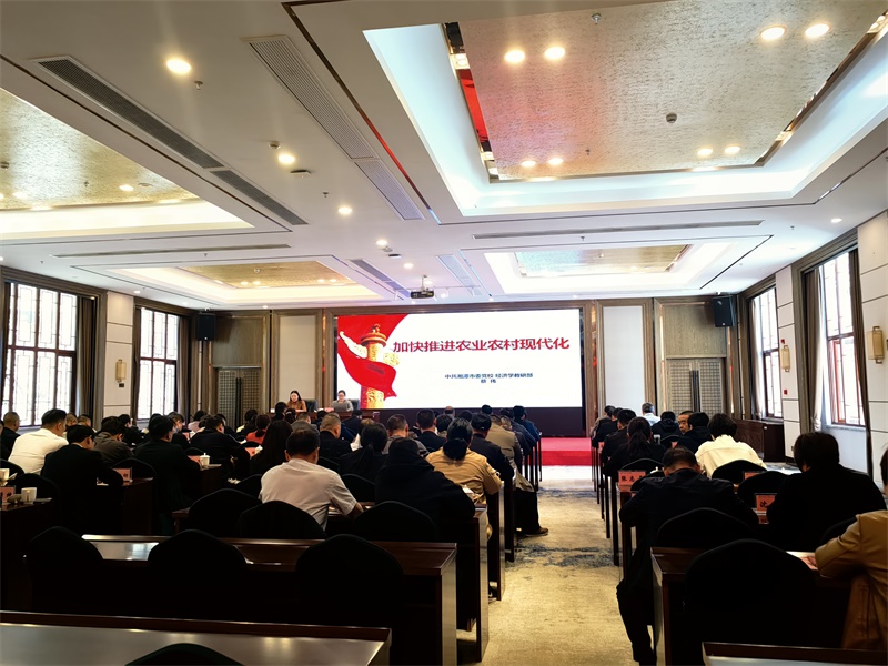 韶山市基層干部能力素質(zhì)提升第二期培訓(xùn)班在我中心順利開班(圖5) 韶山市基層干部能力素質(zhì)提升第二期培訓(xùn)班在我中心順利開班(圖5)